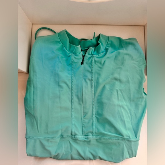 RESALE OPPORTUNITY! Box of Women’s Clothing Size S mostly MYSTERY BOX FIRM - Picture 13 of 16